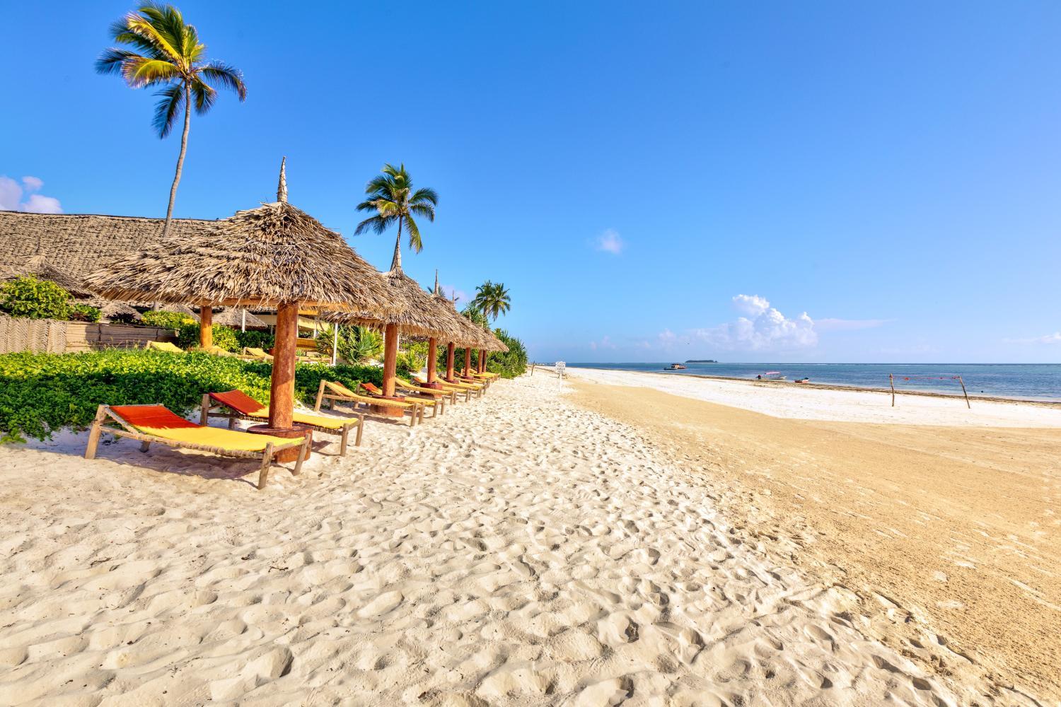 Hotel with all-inclusive - AHG Sun Bay Mlilile Beach Hotel