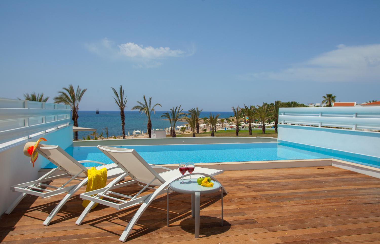 Hotel with all-inclusive - King Evelthon Beach Hotel & Resort