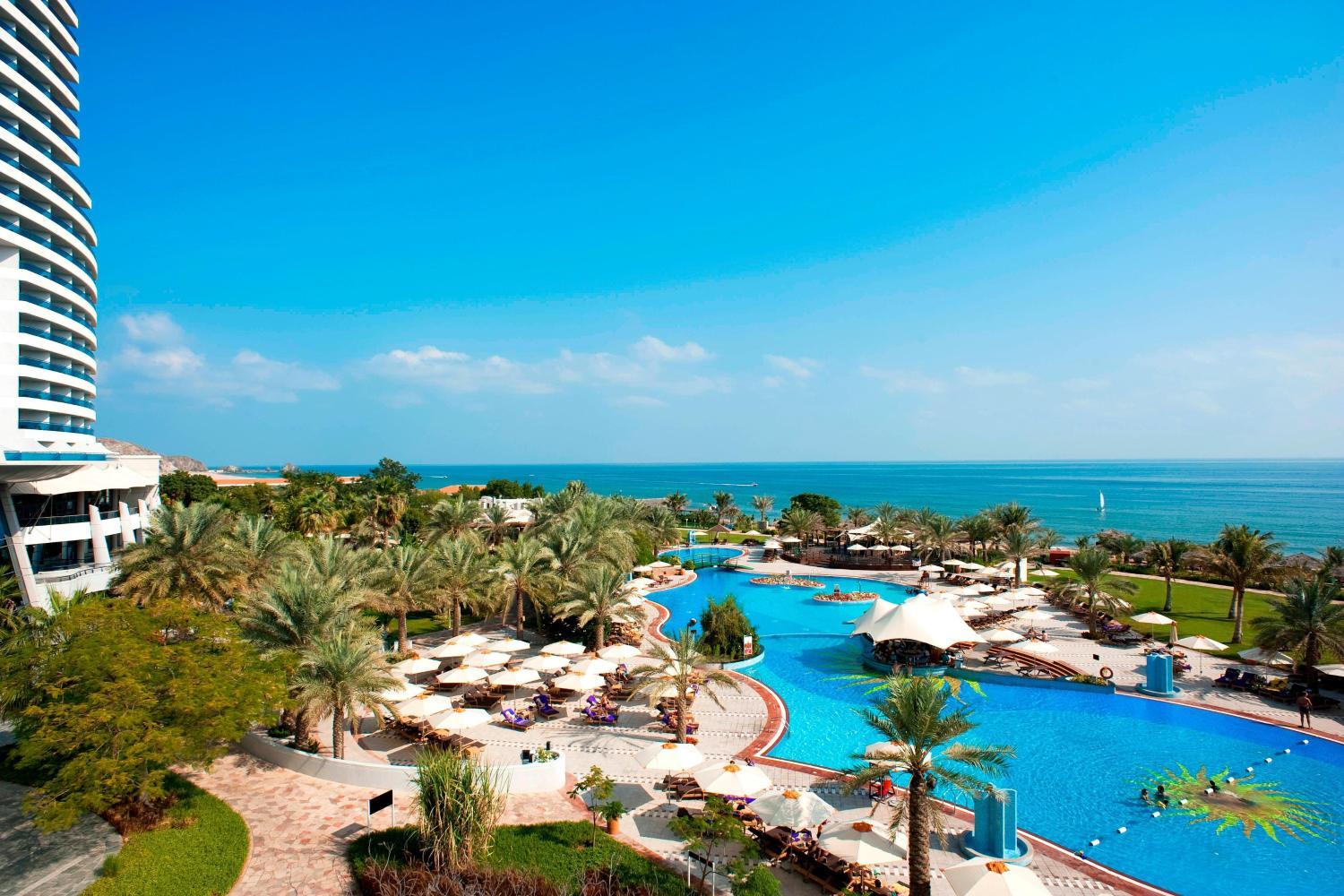 Hotel with all-inclusive - Le Meridien Al Aqah Beach Resort