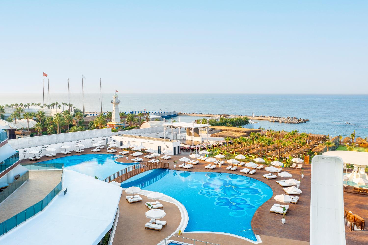 Hotel with all-inclusive - Rubi Platinum Sign