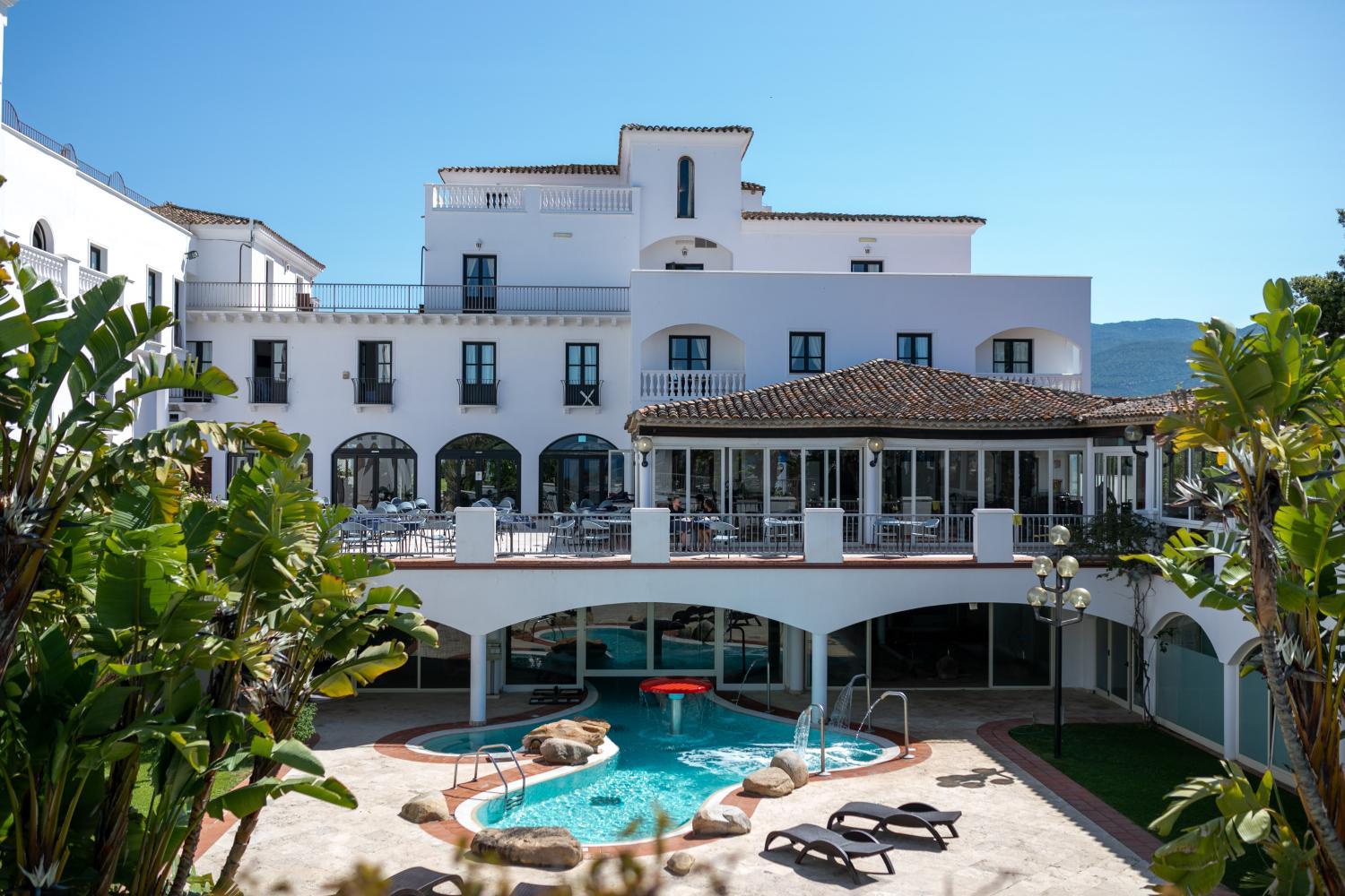 Hotel with all-inclusive - Sighientu Resort