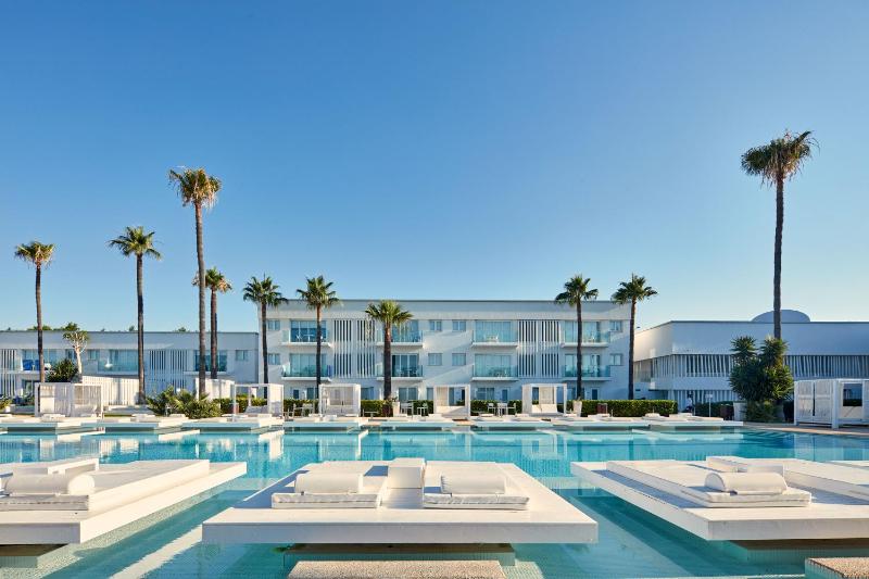 Hotel for Adults only - So White Club Resort